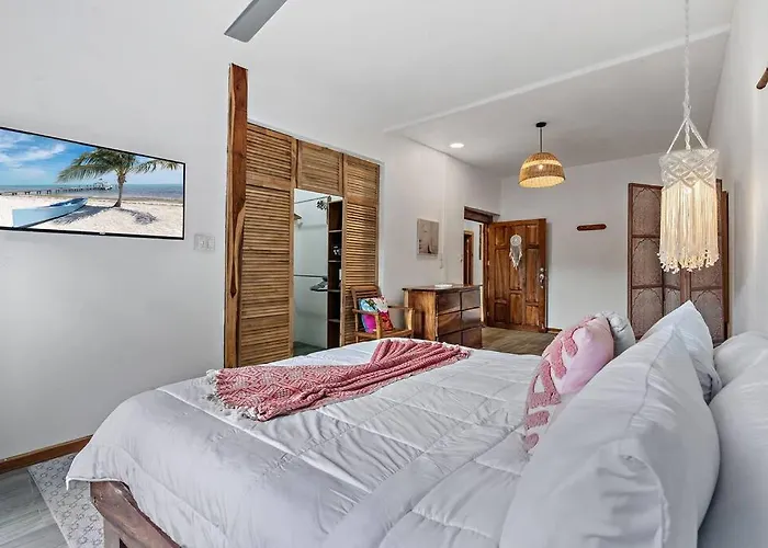 Casa Indy 3bdrm With Pool In Town Centre Villa *