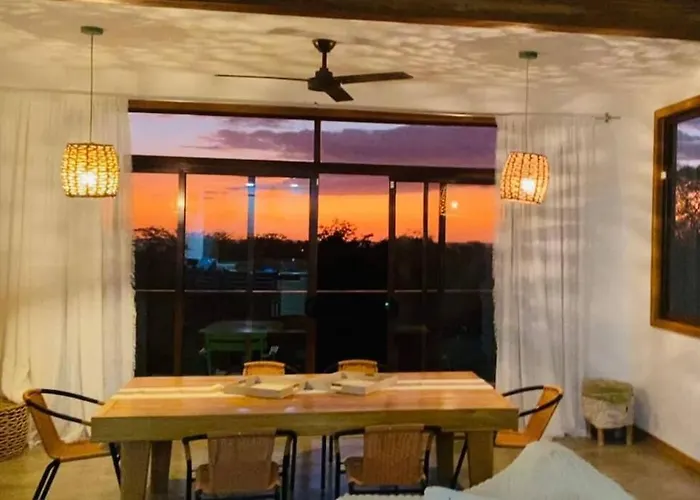 Villa Casa Indy 3bdrm With Pool In Town Centre *