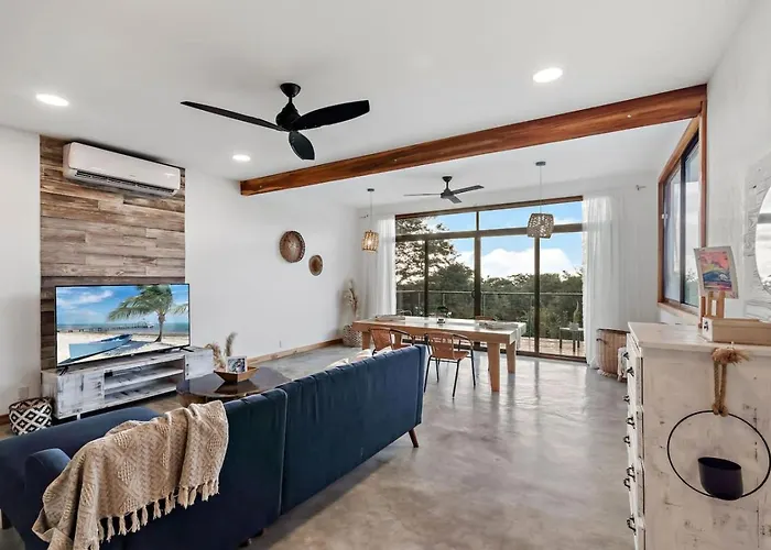 Casa Indy 3bdrm With Pool In Town Centre