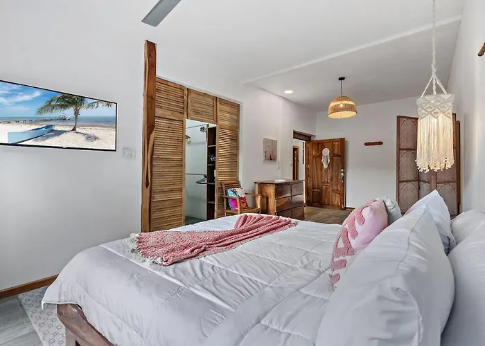 Villa Casa Indy 3bdrm With Pool In Town Centre